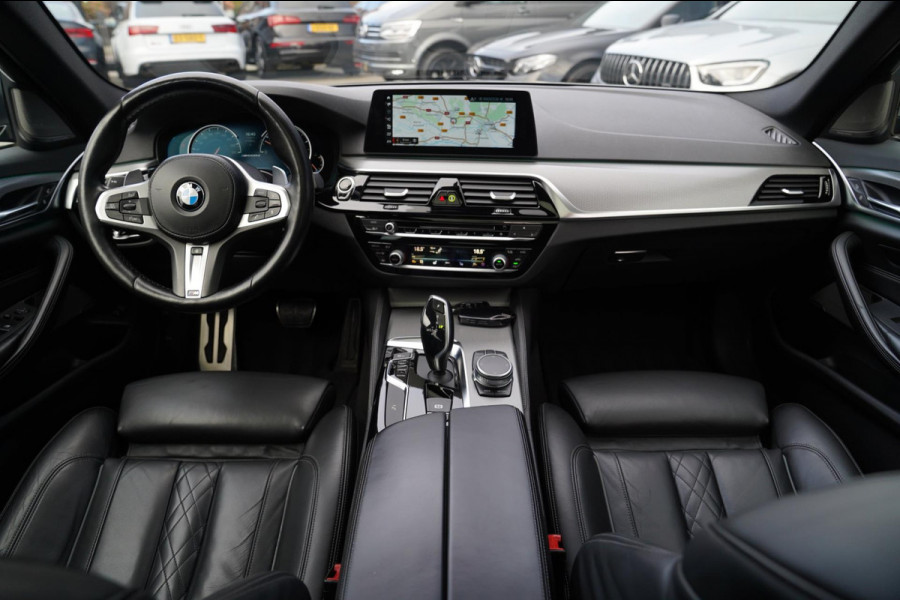 BMW 5 Serie M550d xDrive High Executive | Panorama | Bluestone Metallic | Luxe Nappa Leder | Sfeerverlichting | Camera | NAP |