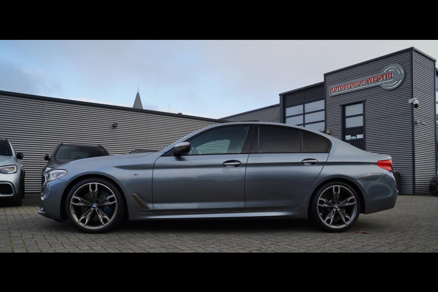 BMW 5 Serie M550d xDrive High Executive | Panorama | Bluestone Metallic | Luxe Nappa Leder | Sfeerverlichting | Camera | NAP |