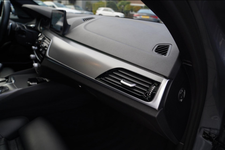 BMW 5 Serie M550d xDrive High Executive | Panorama | Bluestone Metallic | Luxe Nappa Leder | Sfeerverlichting | Camera | NAP |