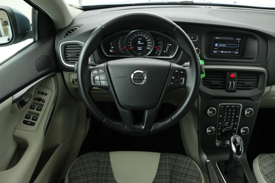 Volvo V40 D3 Kinetic | Full LED | Camera | Bluetooth | Cruise control | Airco