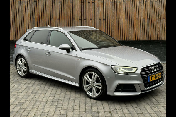 Audi A3 Sportback 1.5 TFSI S-line Automaat | Navi MMI | LED | Dakrails | Getint glas | Climate control | Cruise control | Parkeersensore