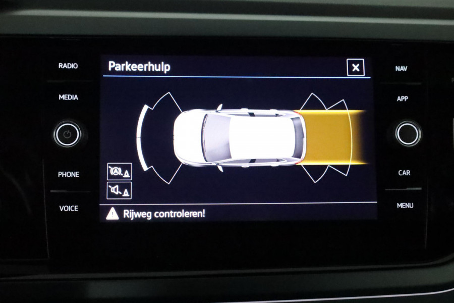 Volkswagen Polo 1.0 TSI R-Line 95 pk | Verlengde garantie | Navigatie | Panoramadak | Parkeersensoren | Matrix LED koplampen | Adaptieve cruise control |