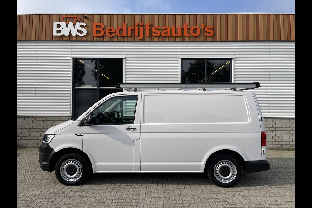 Volkswagen Transporter 2.0 TDI L1H1 Comfortline / vaste prijs rijklaar € 13.950 ex btw / euro 6 diesel / lease vanaf € 274 / airco / cruise / imperial / trekhaak / Bott ingerichte laadruimte !