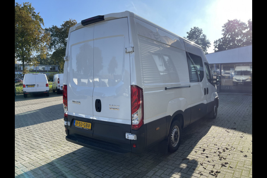 Iveco Daily 35S16V 2.3 automaat L2H2 dubbel cabine DC 7 persoons ! / vaste prijs rijklaar € 30.950 ex btw / lease vanaf € 554 / climate control / 270 graden deuren / mag 3500 kg trekken !