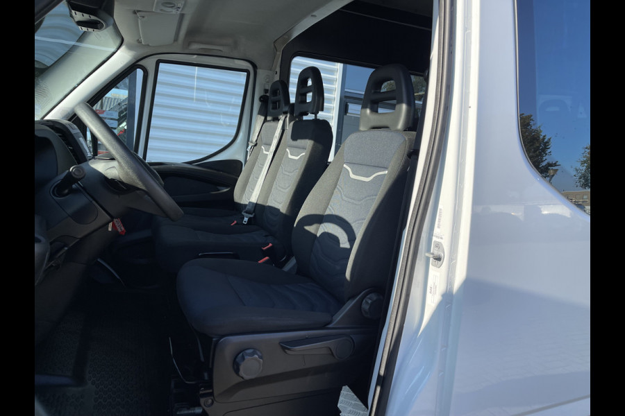 Iveco Daily 35S16V 2.3 automaat L2H2 dubbel cabine DC 7 persoons ! / vaste prijs rijklaar € 30.950 ex btw / lease vanaf € 554 / climate control / 270 graden deuren / mag 3500 kg trekken !