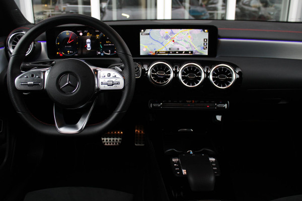 Mercedes-Benz CLA-Klasse 200 163PK AUTOMAAT BUSINESS SOLUTION AMG | PANORAMISCH SCHUIF/KANTEL DAK | SFEER VERLICHTING | APPLE CARPLAY/ANDROID AUTO | ACHTERUITRIJ CAMERA | CLIMATE CONTROL | STOEL VERWARMING | LICHTMETALEN VELGEN 18" | NAVIGATIE | LED MULTI BEAM KOPLAMPEN | DODEHOEK DETECTIE | KEYLESS ENTRY/START | ALL SEASON BANDEN |