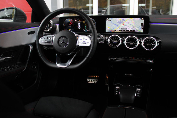 Mercedes-Benz CLA-Klasse 200 163PK AUTOMAAT BUSINESS SOLUTION AMG | PANORAMISCH SCHUIF/KANTEL DAK | SFEER VERLICHTING | APPLE CARPLAY/ANDROID AUTO | ACHTERUITRIJ CAMERA | CLIMATE CONTROL | STOEL VERWARMING | LICHTMETALEN VELGEN 18" | NAVIGATIE | LED MULTI BEAM KOPLAMPEN | DODEHOEK DETECTIE | KEYLESS ENTRY/START | ALL SEASON BANDEN |