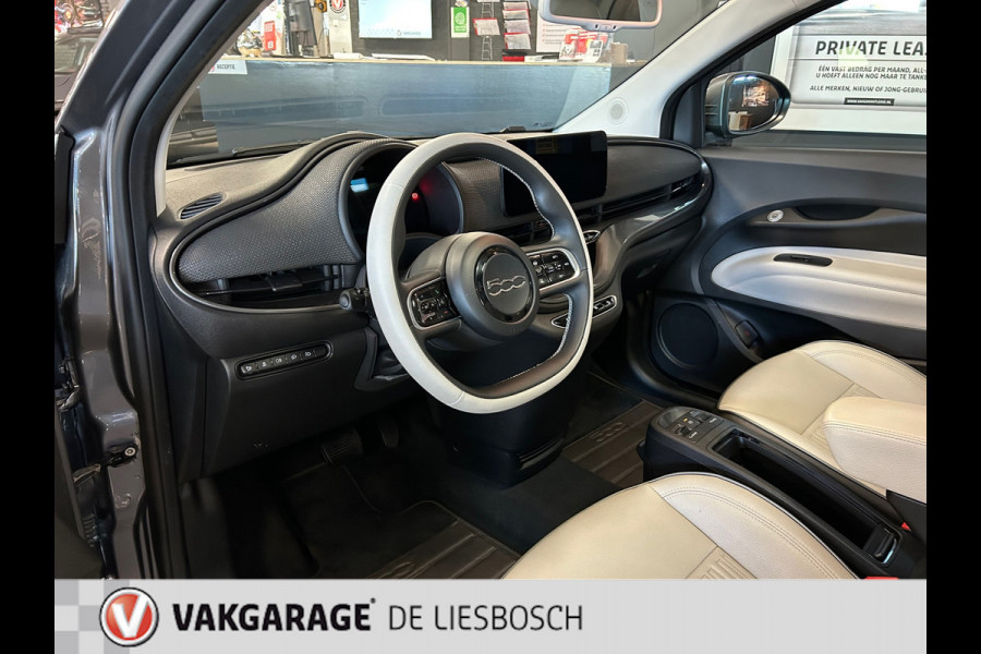 Fiat 500 La Prima 42 kWh/119pk/ Navigatie / pano-dak / leder / pdc / Camera / letop subsidie a €2000,- mogelijk