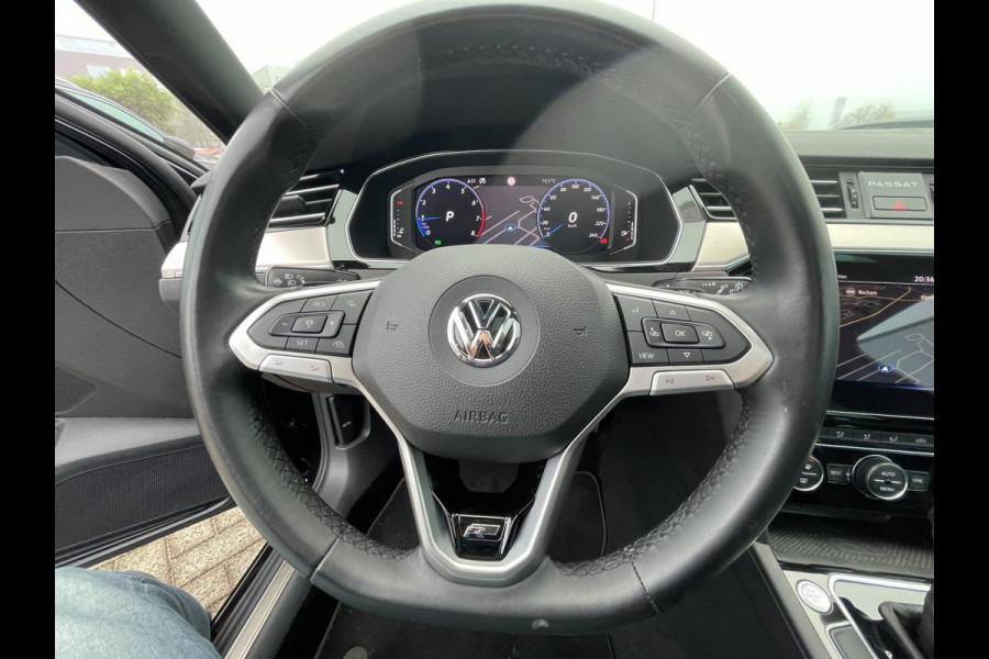 Volkswagen Passat Variant 1.5 TSI Highline R-line | Org. NL-auto | panoramadak |