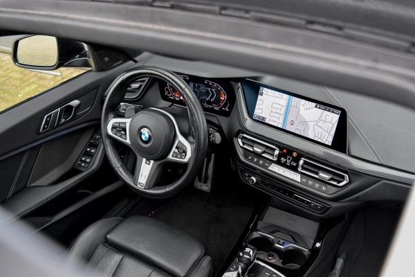 BMW 1-serie 120i M-Sport, Aero, Pano, M-Sportzetels, HUD, H/K, Stuurvw, Leder, Camera, CarPlay, M-Sport remmen!