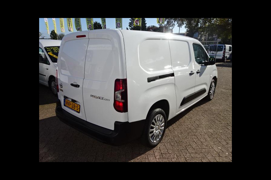 Toyota PROACE CITY 1.5 D-4D Navigator Long 130 PK NAVI CRUISE PDC