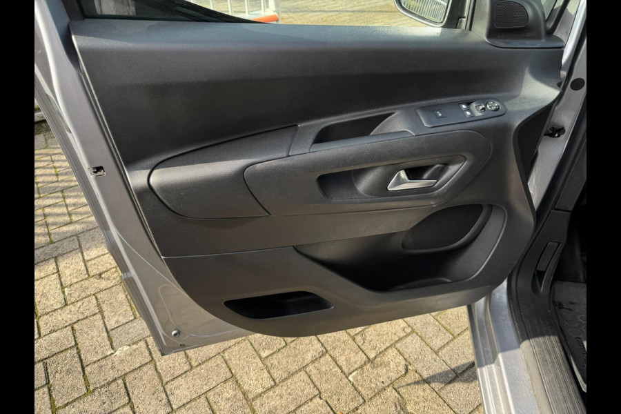 Opel Combo Edition HUD / PDC VOOR & ACHTER / CARPLAY / CRUISE / STOEL & STUURVERW. / 4-SEIZOENENBANDEN / ARMSTEUN