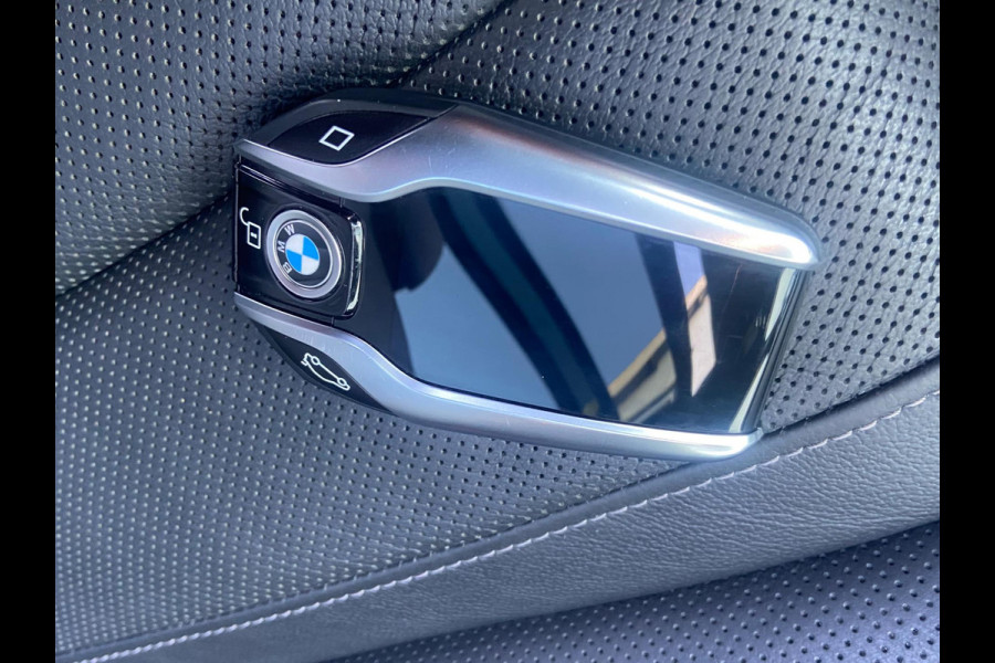 BMW X7 40i LASER/7ZITS/COPILOT/PANO/SWAROVSKI