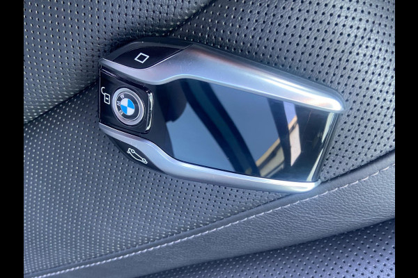 BMW X7 40i LASER/7ZITS/COPILOT/PANO/SWAROVSKI