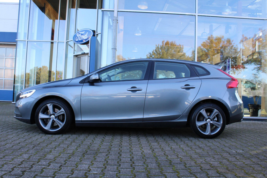 Volvo V40 2.0 T3 Nordic+ Navigatie | Parkeersensoren | Cruise Control | Stoelverwarming | Climate Control | Goed Onderhouden |