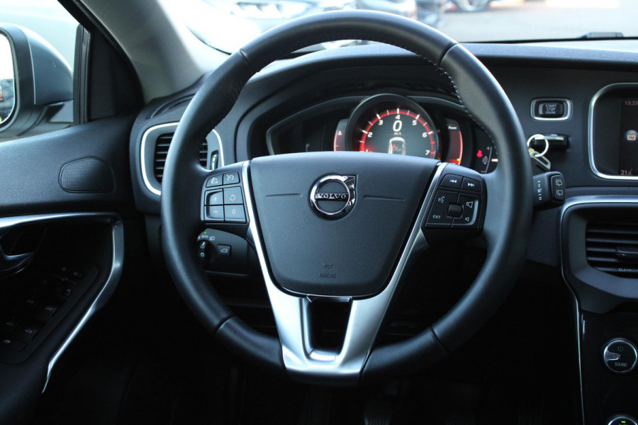 Volvo V40 2.0 T3 Nordic+ Navigatie | Parkeersensoren | Cruise Control | Stoelverwarming | Climate Control | Goed Onderhouden |