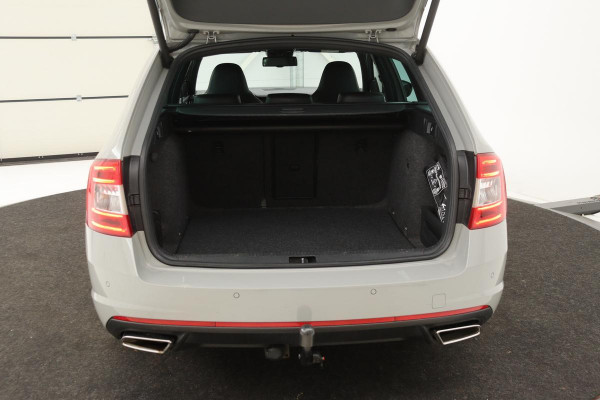 Škoda Octavia 2.0 TDI RS | DSG | Adaptive cruise | Stoelverwarming | Sportstoelen | Canton | Trekhaak | DAB | Navigatie | Xenon