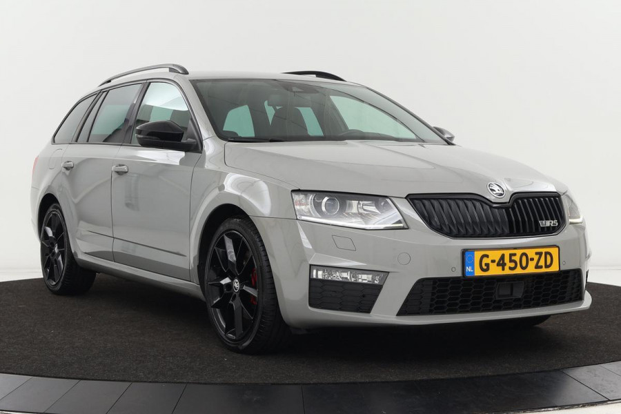 Škoda Octavia 2.0 TDI RS | DSG | Adaptive cruise | Stoelverwarming | Sportstoelen | Canton | Trekhaak | DAB | Navigatie | Xenon