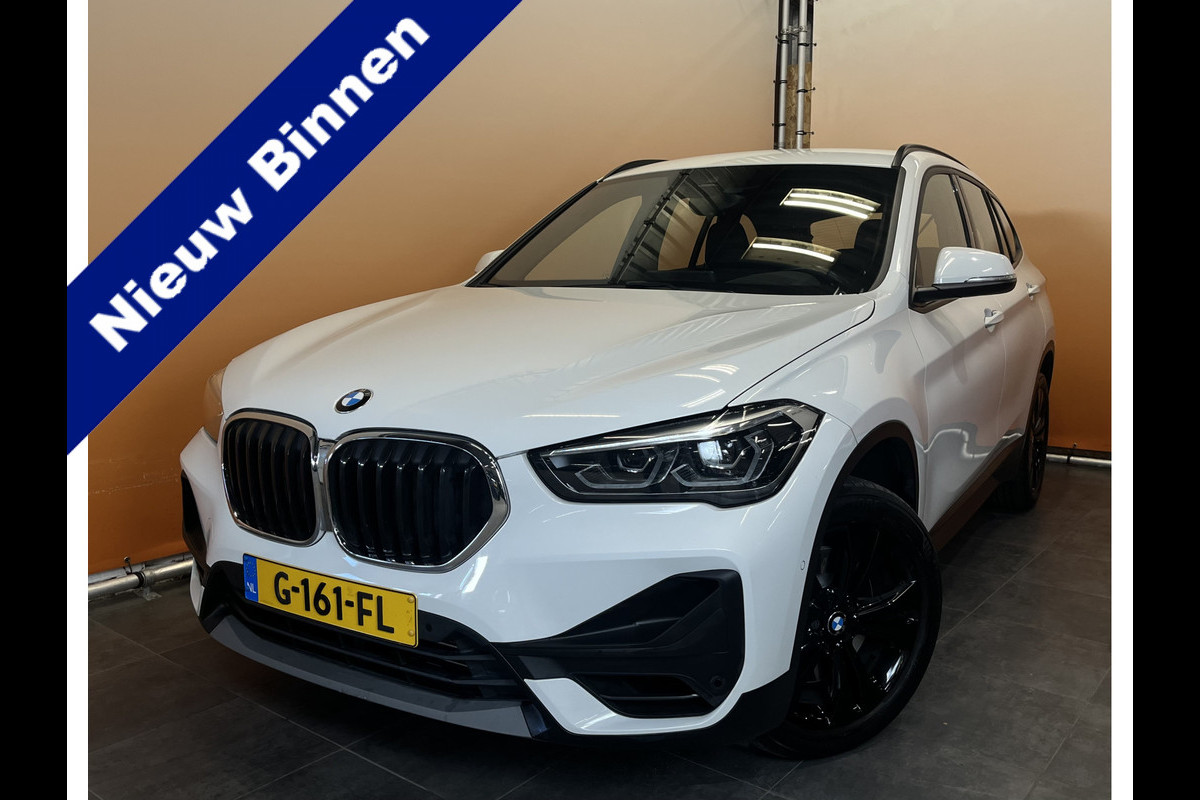 BMW X1 xDrive20i Executive Edition sportinterieur navigatie