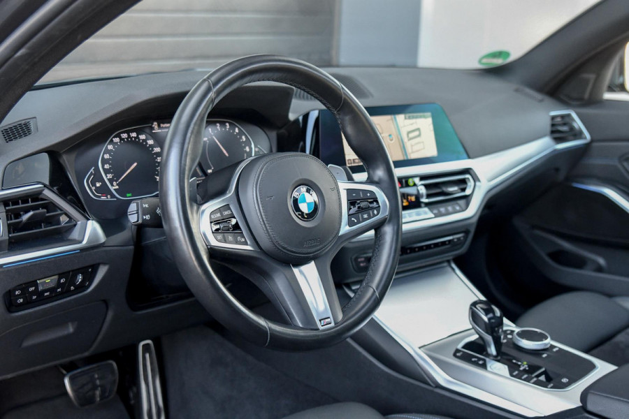 BMW 3-serie 330e eDrive Edition. M-Sport, Aero, Pano, Camera, Hifi, CarPlay, Sfeer!