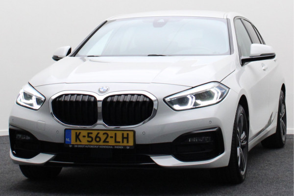 BMW 1-serie 118i Executive Edition Automaat LED, Navigatie, Apple Carplay, Sportstoelen, Getint Glas, PDC, Cruise, 17''