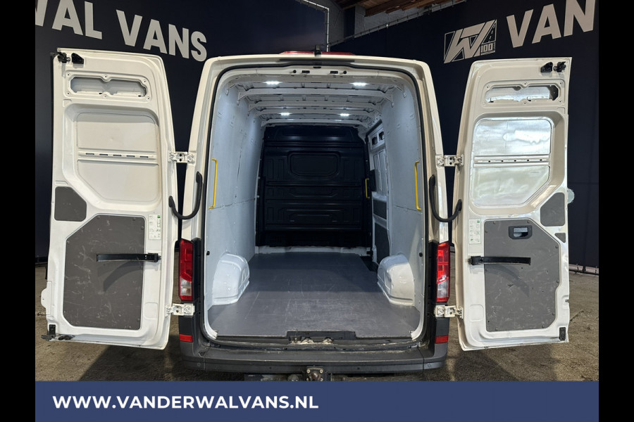 Volkswagen Crafter 2.0 TDI 141pk L3H3 L2H2 Euro6 Airco | Camera | 3000kg Trekhaak | Apple Carplay Android Auto, Parkeersensoren, Bijrijdersbank