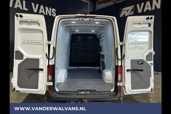 Volkswagen Crafter 2.0 TDI 141pk L3H3 L2H2 Euro6 Airco | Camera | 3000kg Trekhaak | Apple Carplay Android Auto, Parkeersensoren, Bijrijdersbank