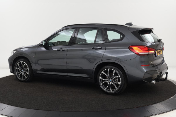 BMW X1 sDrive18i M-Sport | Camera | Trekhaak | Head-Up | Sportstoelen | Full LED | Navigatie | Climate control | PDC | Cruise control