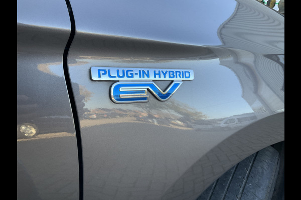 Mitsubishi Outlander 2.4 PHEV Pure+ Opendak Trekhaak Navi/Cam Stoelverw. Plug-in!