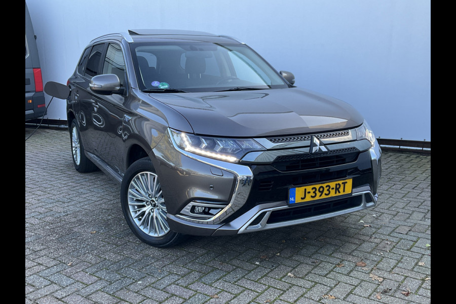 Mitsubishi Outlander 2.4 PHEV Pure+ Opendak Trekhaak Navi/Cam Stoelverw. Plug-in!