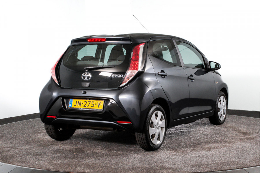 Toyota Aygo 1.0 70 PK VVT-i x-play | Camera | NAV | Airco |