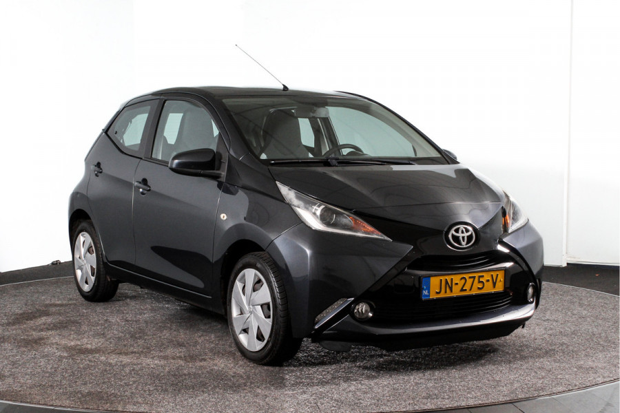 Toyota Aygo 1.0 70 PK VVT-i x-play | Camera | NAV | Airco |