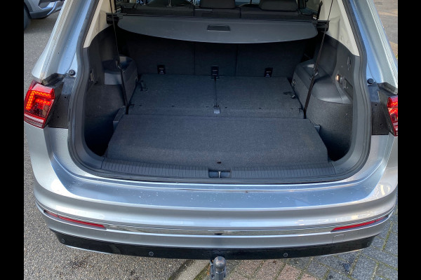 Volkswagen Tiguan Allspace 1.5 TSI Highline Business R | ORIG. NL. NAP KM. | 7 PERSOONS | PANO | TREKHAAK