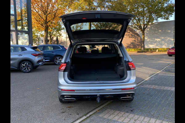 Volkswagen Tiguan Allspace 1.5 TSI Highline Business R | ORIG. NL. NAP KM. | 7 PERSOONS | PANO | TREKHAAK