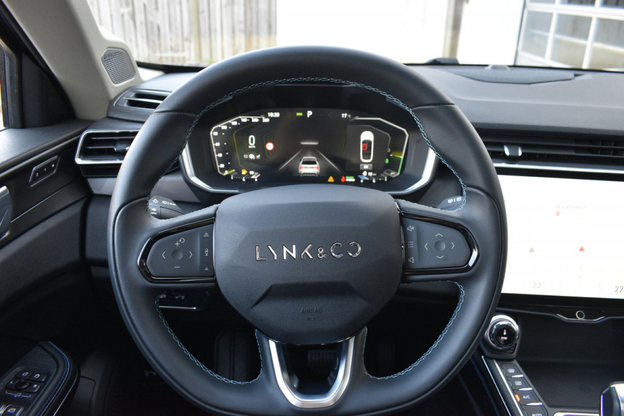 Lynk & Co 01 | Panoramadak | Adapt. Cruise | Apple Carplay | Dodehoek detector |