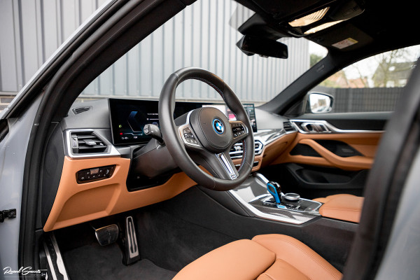 BMW i4 M50 High Executive 84 kWh | High Excutive | M-Sportstoelen | 20'' wielen | Head-Up display | Carbon |