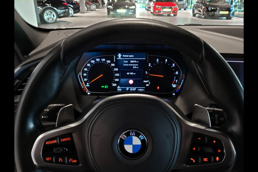 BMW 1-serie M135i xDrive Performance|Aerodynamica|Sportstoelen|Harman-Kardon|Active Guard|LED