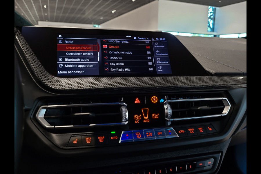 BMW 1-serie M135i xDrive Performance|Aerodynamica|Sportstoelen|Harman-Kardon|Active Guard|LED