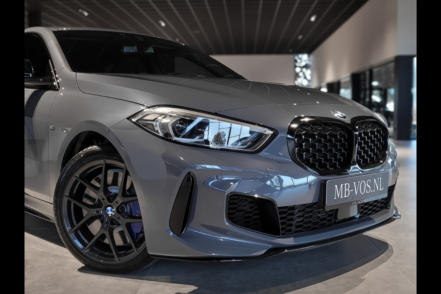 BMW 1-serie M135i xDrive Performance|Aerodynamica|Sportstoelen|Harman-Kardon|Active Guard|LED