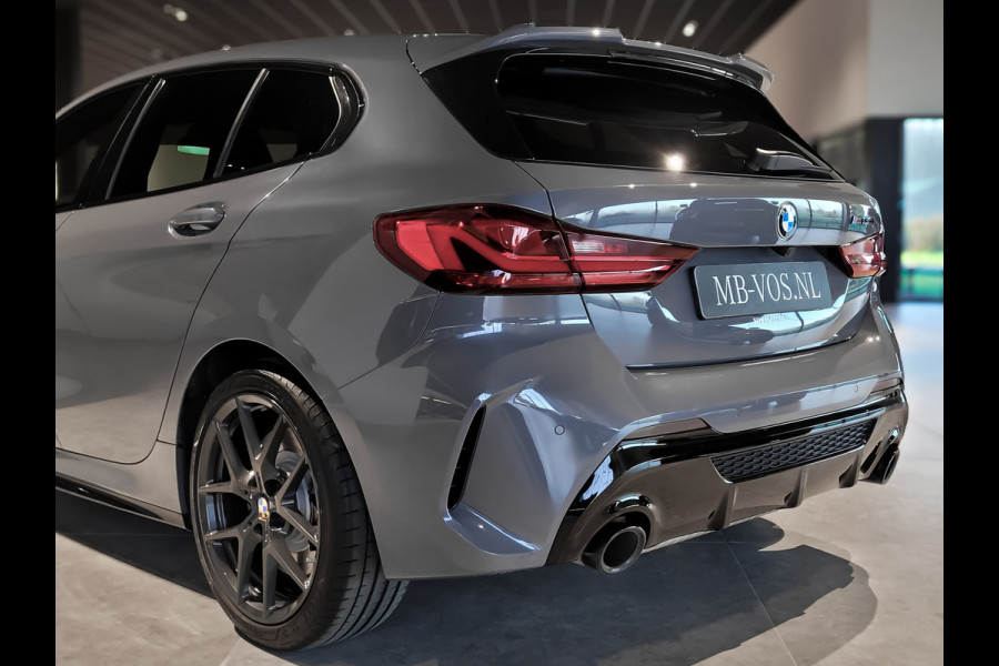 BMW 1-serie M135i xDrive Performance|Aerodynamica|Sportstoelen|Harman-Kardon|Active Guard|LED