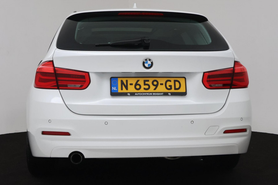 BMW 3 Serie Touring 318i Edition Luxury Line Automaat (PANORAMADAK, NAVI, PDC, CLIMATE, GOED ONDERHOUDEN)