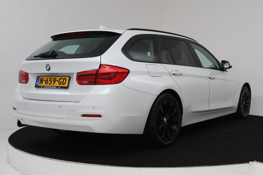 BMW 3 Serie Touring 318i Edition Luxury Line Automaat (PANORAMADAK, NAVI, PDC, CLIMATE, GOED ONDERHOUDEN)