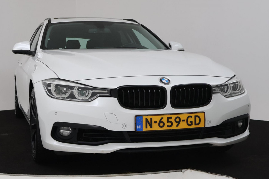 BMW 3 Serie Touring 318i Edition Luxury Line Automaat (PANORAMADAK, NAVI, PDC, CLIMATE, GOED ONDERHOUDEN)