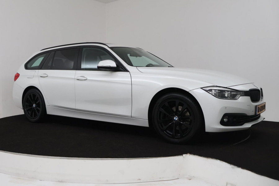 BMW 3 Serie Touring 318i Edition Luxury Line Automaat (PANORAMADAK, NAVI, PDC, CLIMATE, GOED ONDERHOUDEN)