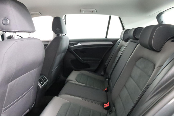 Volkswagen Golf 1.5 TSI Comfortline Business 130 pk | Navigatie | Parkeersensoren | Adaptieve cruise control | Stoelverwarming |