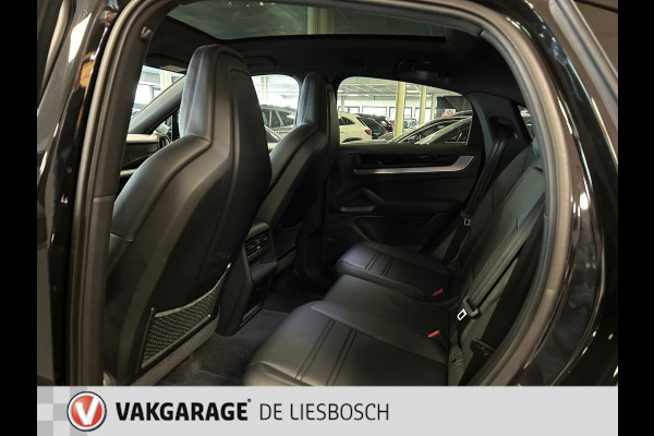 Porsche Cayenne Coupé 3.0 E-Hybrid Nieuw model / Leder / 3 beeldschermen / 22 inch / sportchrono