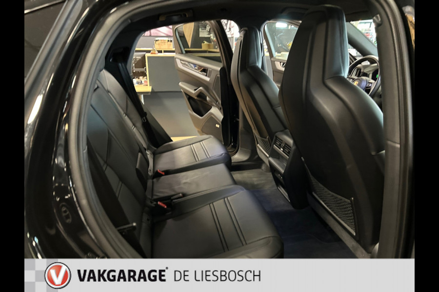 Porsche Cayenne Coupé 3.0 E-Hybrid Nieuw model / Leder / 3 beeldschermen / 22 inch / sportchrono