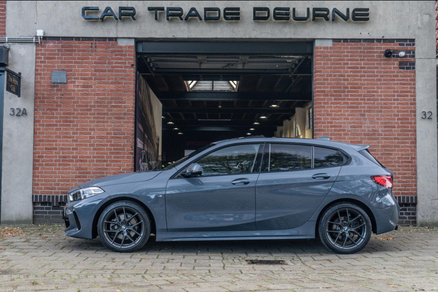 BMW 1-serie 118i High Executive M-Sport Pano / Trekhaak / Apple Car Play