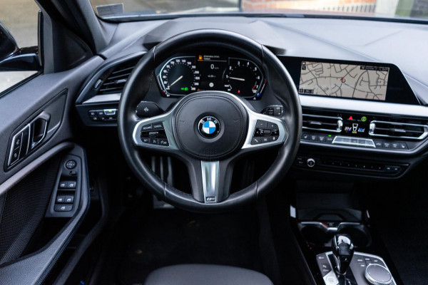 BMW 1-serie 118i High Executive M-Sport Pano / Trekhaak / Apple Car Play