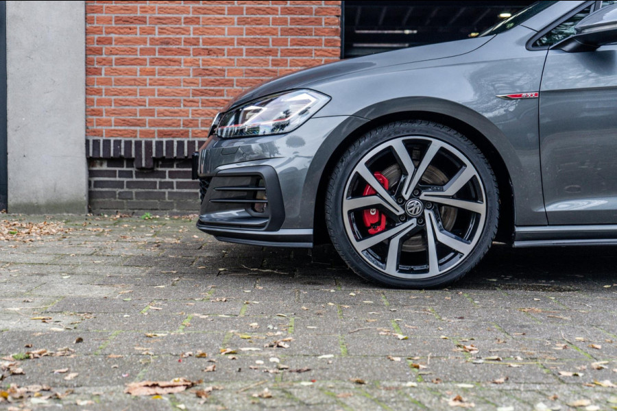 Volkswagen Golf 2.0 TSI GTI Performance Pano / Camera / Keyless